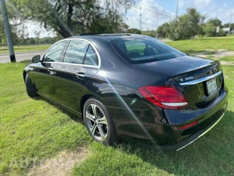 2017 Mercedes-Benz E 300 Sport 4MATIC Sedan - miniatura 7