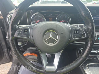 2017 Mercedes-Benz E 300 Sport 4MATIC Sedan – miniatura 10