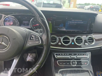 2017 Mercedes-Benz E 300 Sport 4MATIC Sedan – miniatura 11