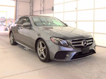 2017 Mercedes-Benz E 300 Sport 4MATIC Sedan – miniatura 3