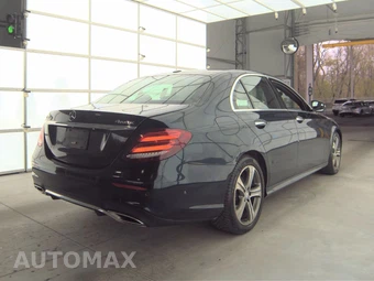 2017 Mercedes-Benz E 300 Sport 4MATIC Sedan – miniatura 4