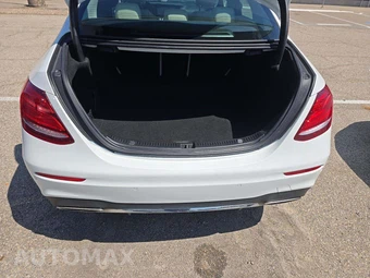 2017 Mercedes-Benz E 300 Sport 4MATIC Sedan - miniatura 14