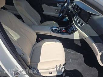2017 Mercedes-Benz E 300 Sport 4MATIC Sedan - miniatura 18