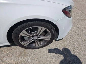 2017 Mercedes-Benz E 300 Sport 4MATIC Sedan - miniatura 25