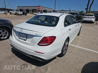 2017 Mercedes-Benz E 300 Sport 4MATIC Sedan - miniatura 3