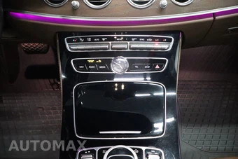 2017 Mercedes-Benz E 300 Sport 4MATIC Sedan - miniatura 25