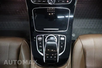 2017 Mercedes-Benz E 300 Sport 4MATIC Sedan - miniatura 26