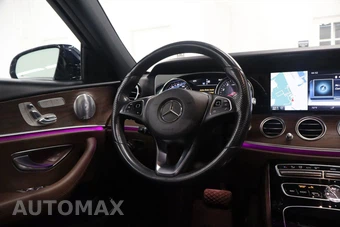 2017 Mercedes-Benz E 300 Sport 4MATIC Sedan - miniatura 31