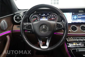 2017 Mercedes-Benz E 300 Sport 4MATIC Sedan - miniatura 32