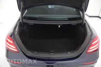 2017 Mercedes-Benz E 300 Sport 4MATIC Sedan - miniatura 8