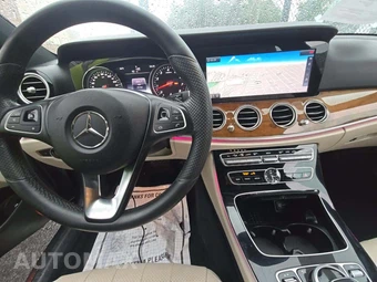 2017 Mercedes-Benz E 300 Sport 4MATIC Sedan – miniatura 10