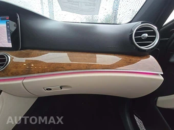 2017 Mercedes-Benz E 300 Sport 4MATIC Sedan – miniatura 19