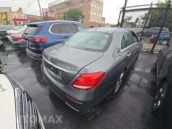 2017 Mercedes-Benz E 300 Sport 4MATIC Sedan – miniatura 3