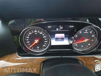 2017 Mercedes-Benz E 300 Sport 4MATIC Sedan – miniatura 9