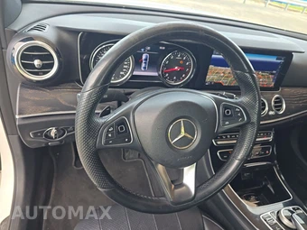 2017 Mercedes-Benz E 300 Sport 4MATIC Sedan – miniatura 10