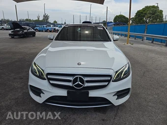2017 Mercedes-Benz E 300 Sport 4MATIC Sedan – miniatura 2