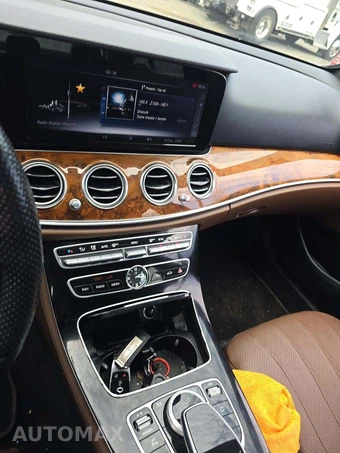2017 Mercedes-Benz E 300 Sport 4MATIC Sedan - miniatura 10