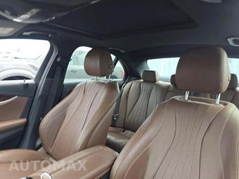 2017 Mercedes-Benz E 300 Sport 4MATIC Sedan - miniatura 11