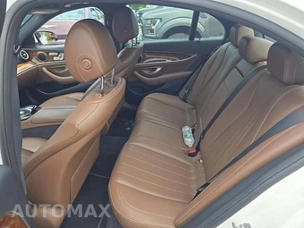 2017 Mercedes-Benz E 300 Sport 4MATIC Sedan - miniatura 13