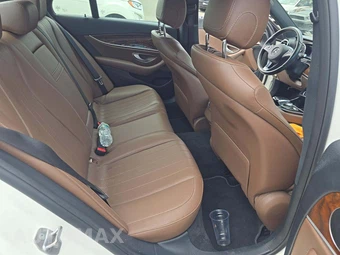 2017 Mercedes-Benz E 300 Sport 4MATIC Sedan - miniatura 16