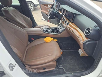 2017 Mercedes-Benz E 300 Sport 4MATIC Sedan - miniatura 18