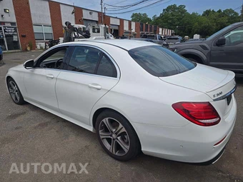 2017 Mercedes-Benz E 300 Sport 4MATIC Sedan - miniatura 2