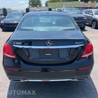 2017 Mercedes-Benz E 300 Sport 4MATIC Sedan - miniatura 10