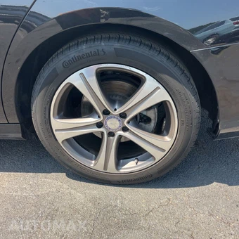 2017 Mercedes-Benz E 300 Sport 4MATIC Sedan - miniatura 18