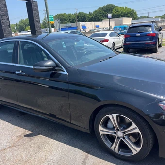 2017 Mercedes-Benz E 300 Sport 4MATIC Sedan - miniatura 19