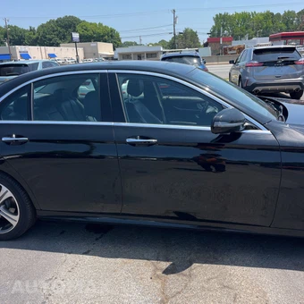 2017 Mercedes-Benz E 300 Sport 4MATIC Sedan - miniatura 2