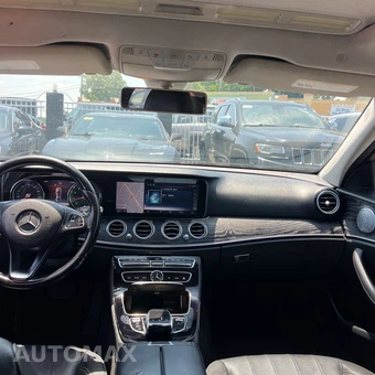 2017 Mercedes-Benz E 300 Sport 4MATIC Sedan - miniatura 34