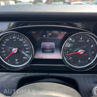 2017 Mercedes-Benz E 300 Sport 4MATIC Sedan - miniatura 38