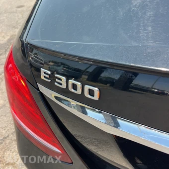 2017 Mercedes-Benz E 300 Sport 4MATIC Sedan - miniatura 4