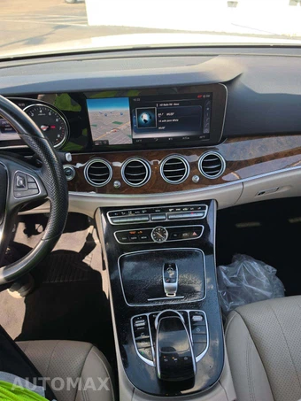 2017 Mercedes-Benz E 300 Sport Sedan - miniatura 10