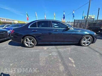 2017 Mercedes-Benz E 300 Sport Sedan – miniatura 4