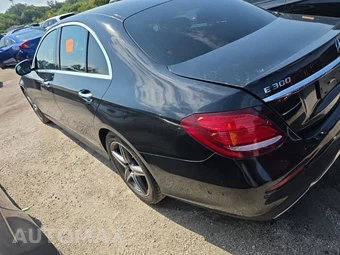 2017 Mercedes-Benz E 300 Sport Sedan - miniatura 4