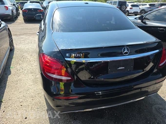 2017 Mercedes-Benz E 300 Sport Sedan - miniatura 5
