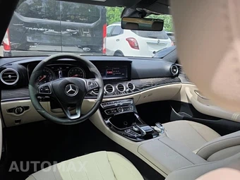 2017 Mercedes-Benz E 300 Sport Sedan – miniatura 9