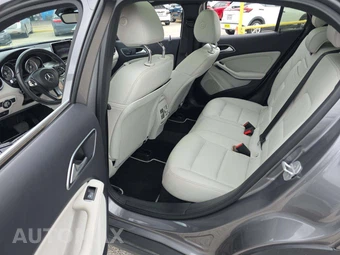 2017 Mercedes-Benz GLA 250 4MATIC – miniatura 10