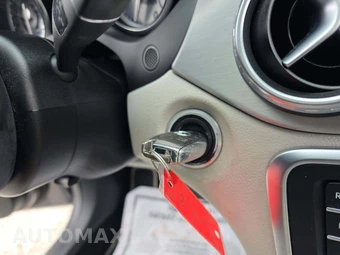 2017 Mercedes-Benz GLA 250 4MATIC – miniatura 5