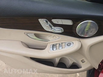 2017 Mercedes-Benz GLC 300 4MATIC - miniatura 9