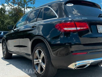 2017 Mercedes-Benz GLC 300 4MATIC - miniatura 2