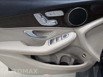 2017 Mercedes-Benz GLC 300 - miniatura 9