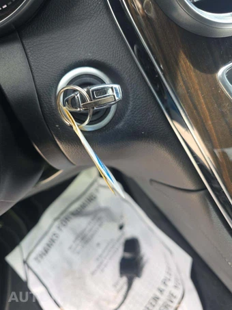 2017 Mercedes-Benz GLC 300 - miniatura 8