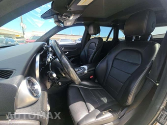 2017 Mercedes-Benz GLC 300 - miniatura 3