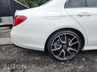 2017 Mercedes-Benz Mercedes-AMG E-Class Sedan AMG E 43 4MATIC - miniatura 3