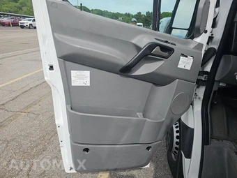 2017 Mercedes-Benz Sprinter 3500XD Cab Chassis DRW 170.3" WB – miniatura 3