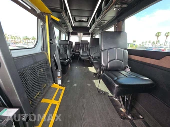2017 Mercedes-Benz Sprinter 3500XD Cab Chassis DRW – miniatura 16