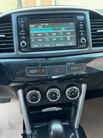 2017 Mitsubishi Lancer ES - miniatura 16