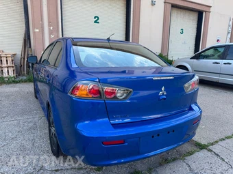 2017 Mitsubishi Lancer ES - miniatura 4
